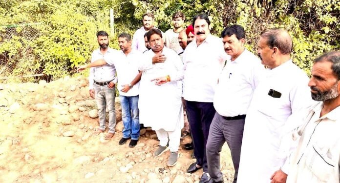 Bhalla and Congress leaders visit Bagh-e-Bhau tourist circuit.