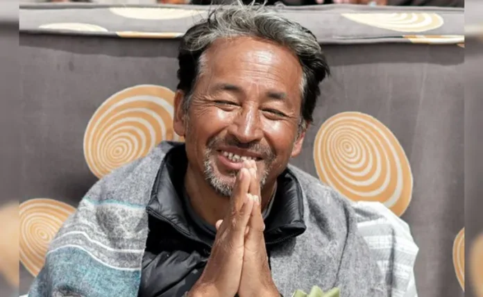 Sonam Wangchuk addressing a press conference